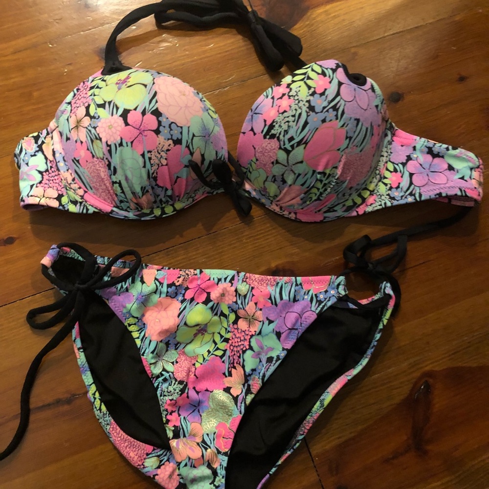 Vs swim suit bombshell push up 34C med bottoms
